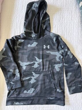 Under Armour Boys' Gray & Black Camo Hoodie